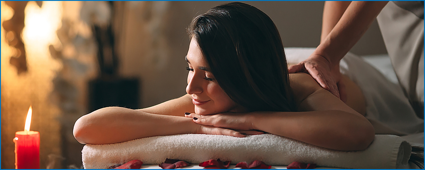 Therapeutische Massage in entspannter Atmosphäre